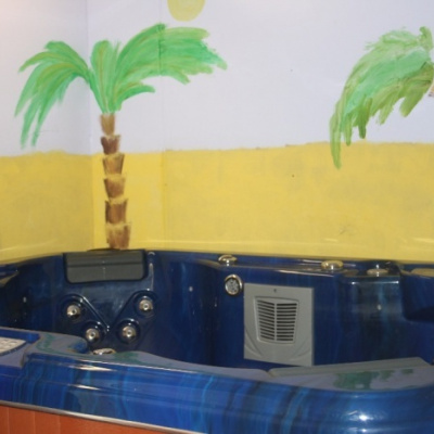 Hot tub for up to 6 people