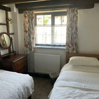 Twin bedroom 
