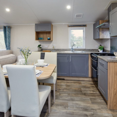 Full size fridge / Freezer in the kitchen