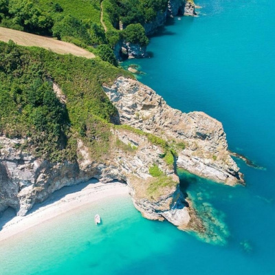 secret beach,a short paddle from porthpean,10mins drive from house!