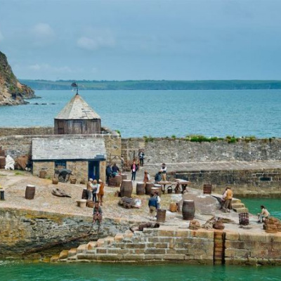 Harbour 10mins walk with plenty of eateries and bars