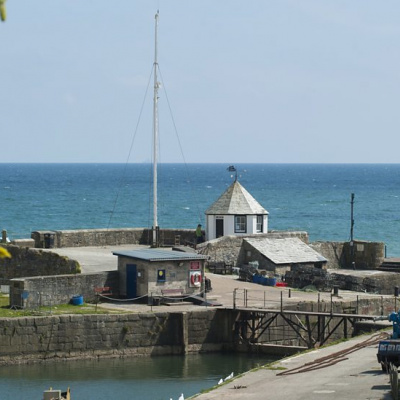 walking distance historical harbour