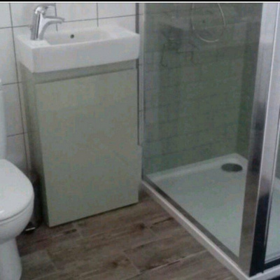Main Shower Room 