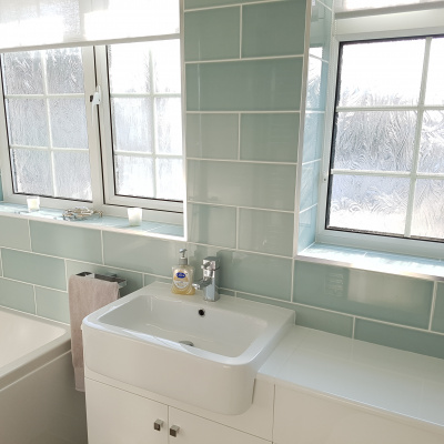 Contemporary, relaxing bathroom