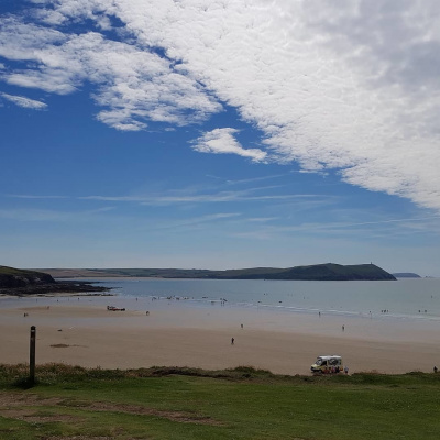 Polzeath beach (20 mins drive)