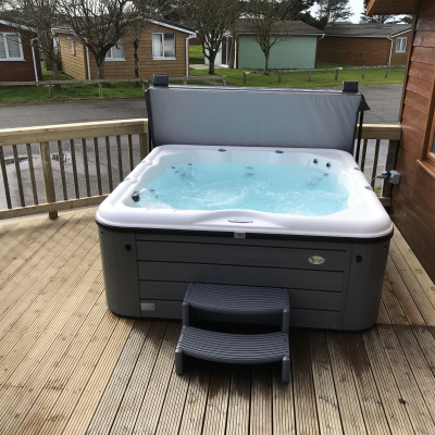 Cove Jubilee Hot Tub