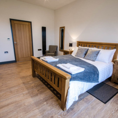 King Sized bedroom - Bed can be raised if required