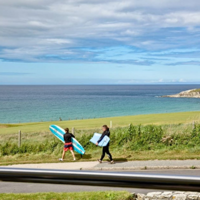 A couple of minutes walk to the surf