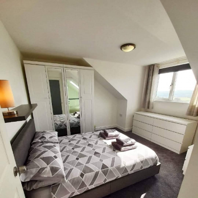 Top floor double en suite.