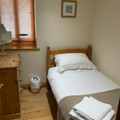 Single bed bedroom 3