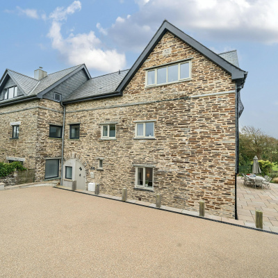 Glebe Cottage has a large driveway