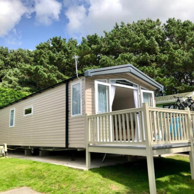 Front terrace and accommodation