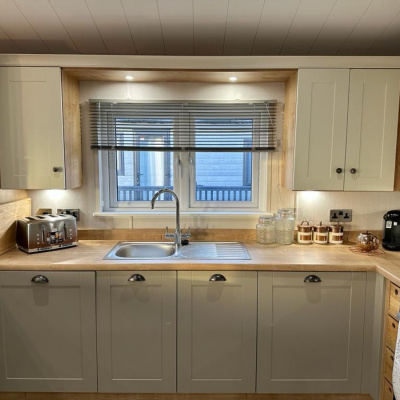 Fully equipped kitchen includes dishwasher