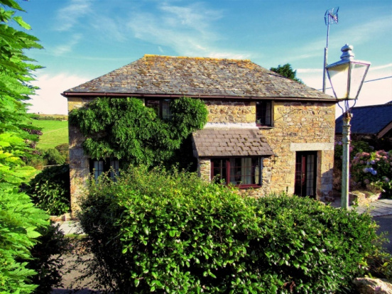 Family Friendly 4 Cottage Sleeps 6 On A Farm Near Porth Beach