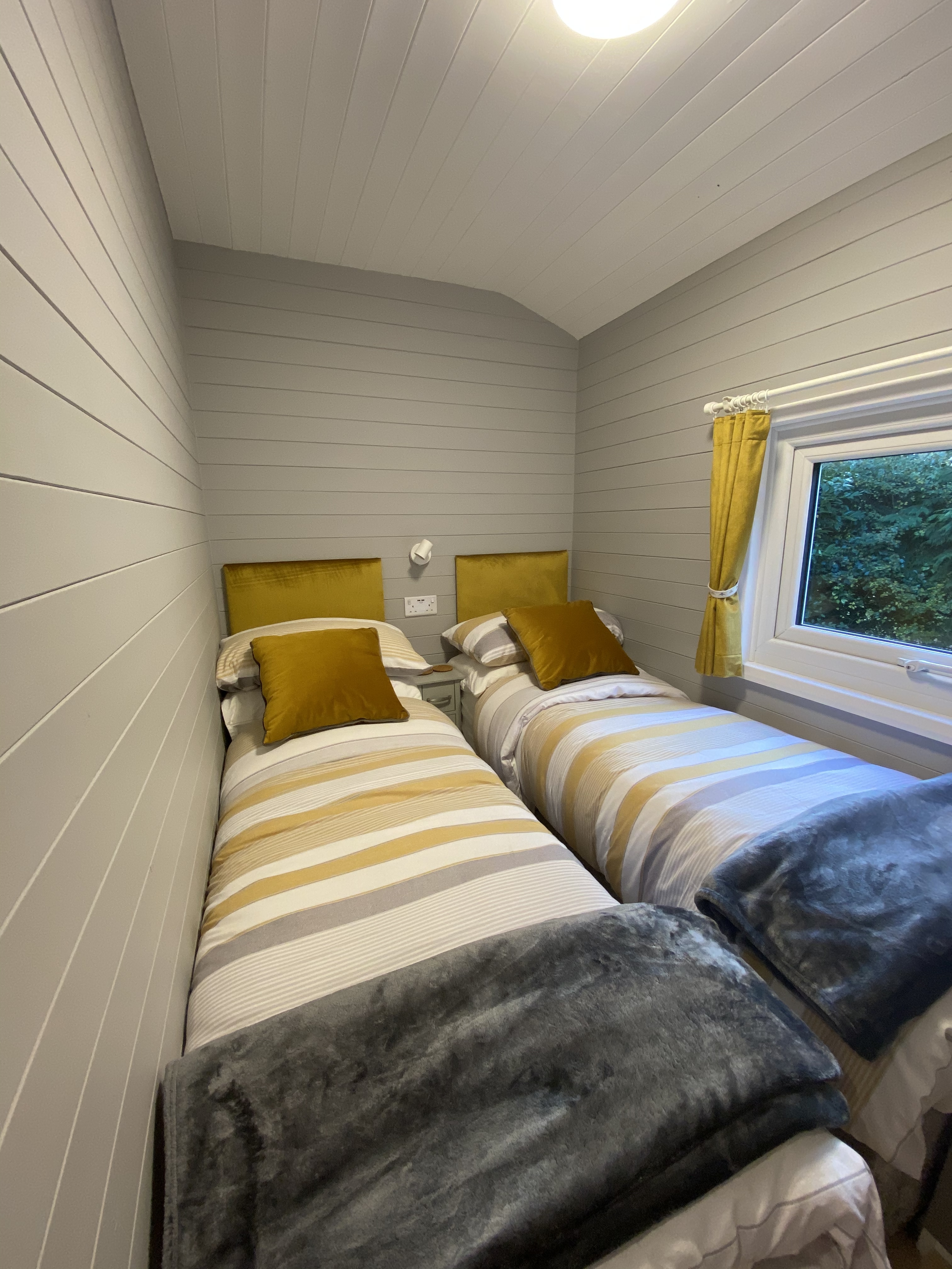 the beehive holiday cabin or hut in bude select cornwall