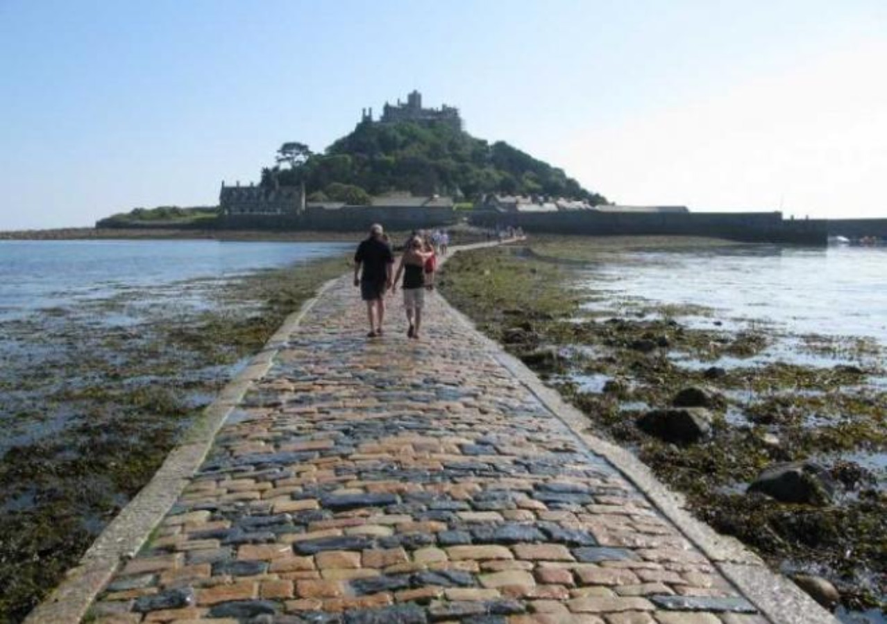 Dola Lane View of St Michael's Mount Holiday House in Penzance